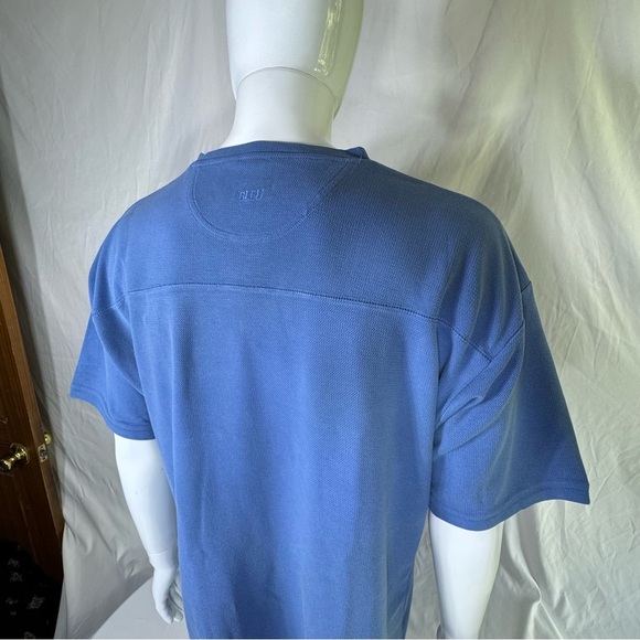 BLEU by Arrow Men's Blue Textured Knit V-Neck Shirt - Picture 4 of 6